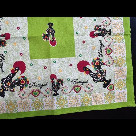 Vintage unused Portugal table topper - vintage linens - Picture 3 of 11